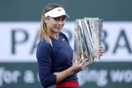 Paula Badosa with the 2021 BNP Paribas Open trophy.